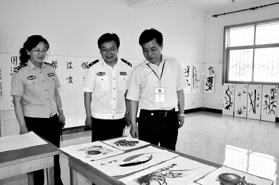 省司法厅副厅长肖余生来所视察场所文化月活动开展情况