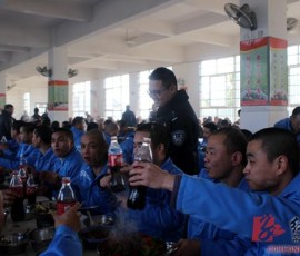 湖南常德:戒毒所里的温馨年味 湖南常德:戒毒所里的温馨年味