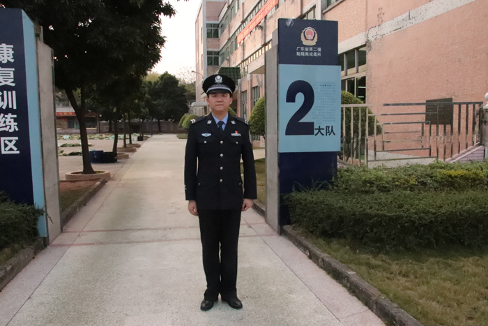 〖今天我当班〗高墙内戒毒民警的一天