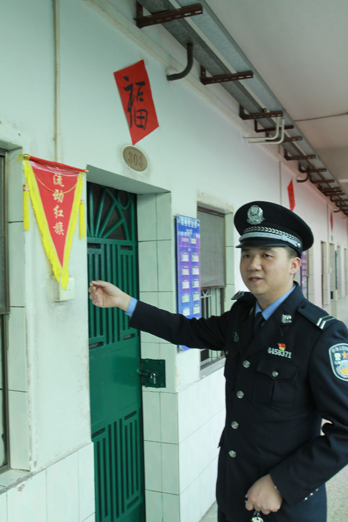 〖今天我当班〗高墙内戒毒民警的一天