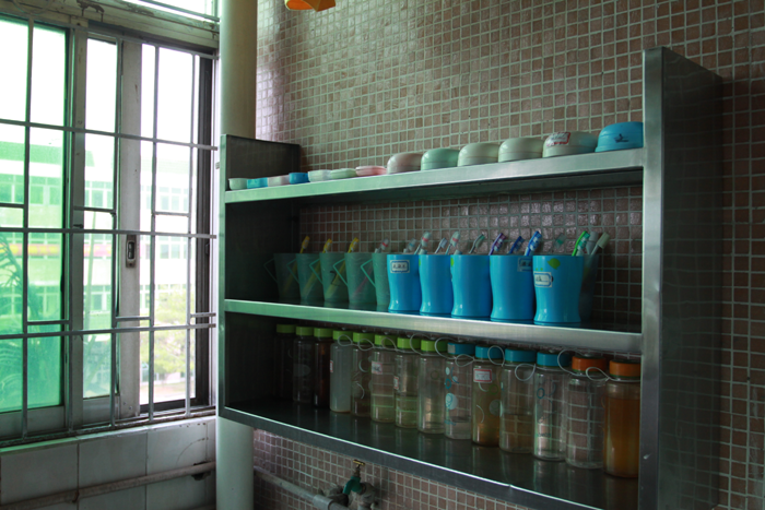 〖今天我当班〗高墙内戒毒民警的一天