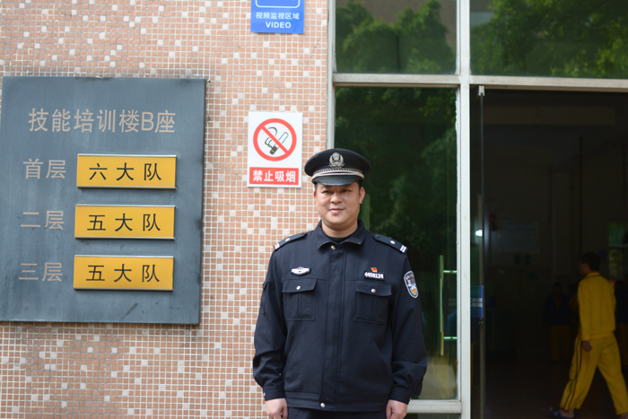 〖今天我当班〗高墙内戒毒民警的一天