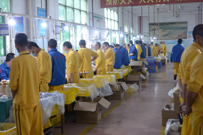 〖今天我当班〗高墙内戒毒民警的一天